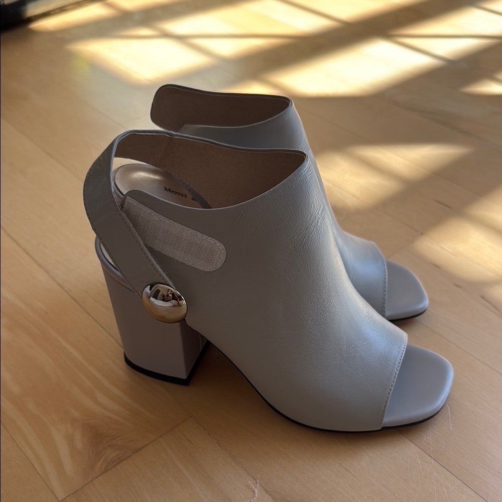 LIKE NEW Gray Open-Toe Heeled Sandals